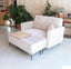 Monroe sillón 2 plazas chenilla beige fondo 100 con puf mesa